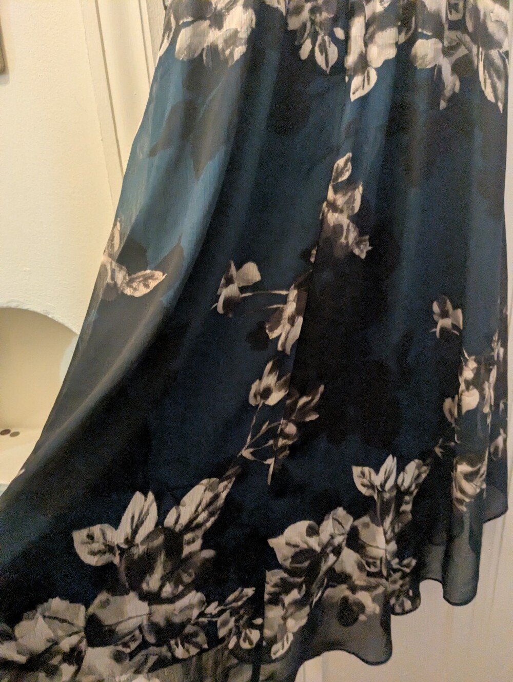 Dress - Picture 2 of 6
